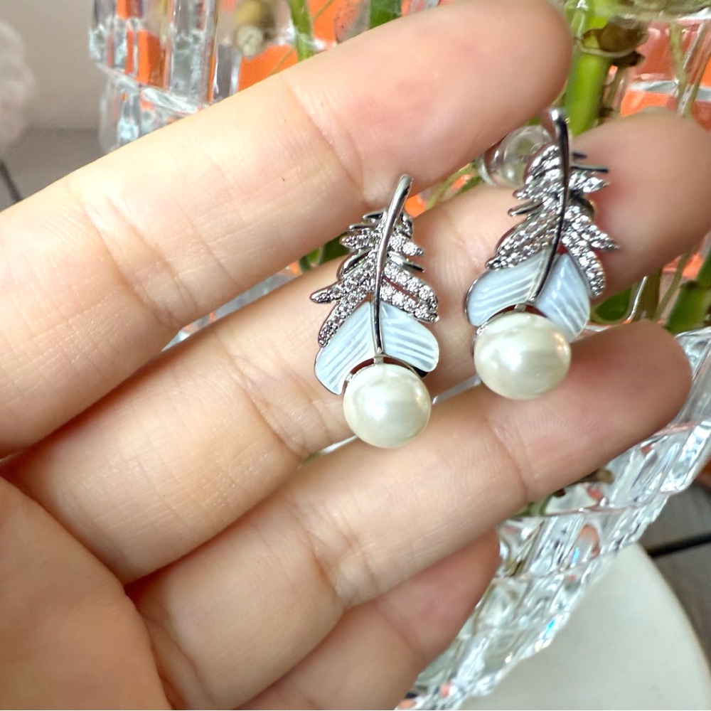 Elegant Silver Leaf Pearl Earrings